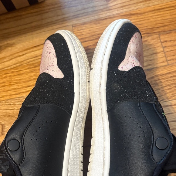 Jordan 1 low Women's Sneakers Black and White - Picture 6 of 8